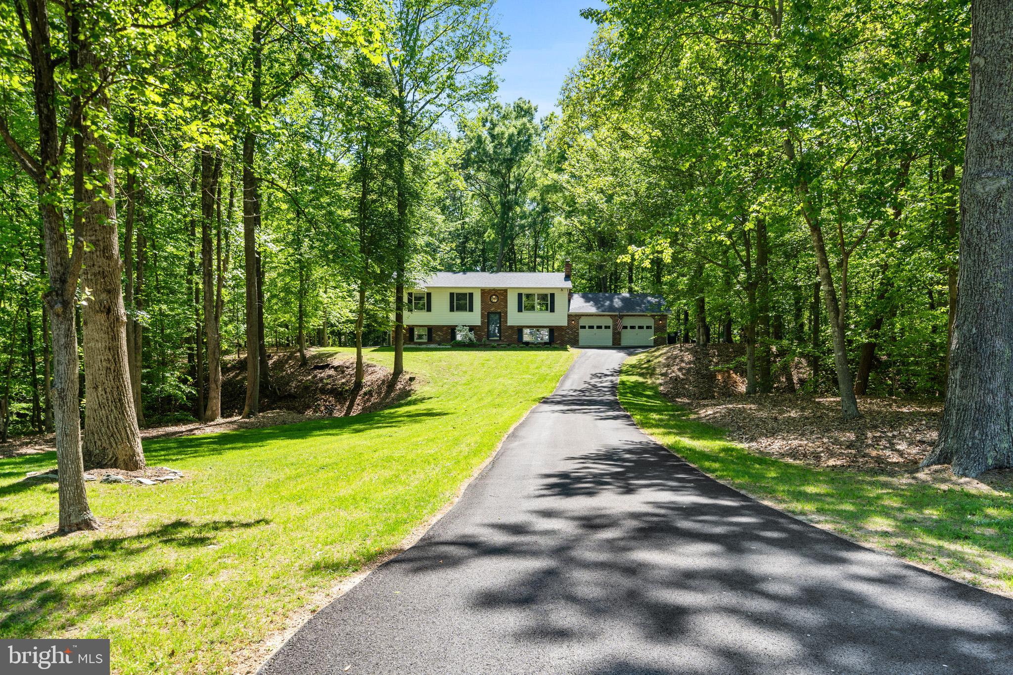 COUNTRY LAKES - Residential