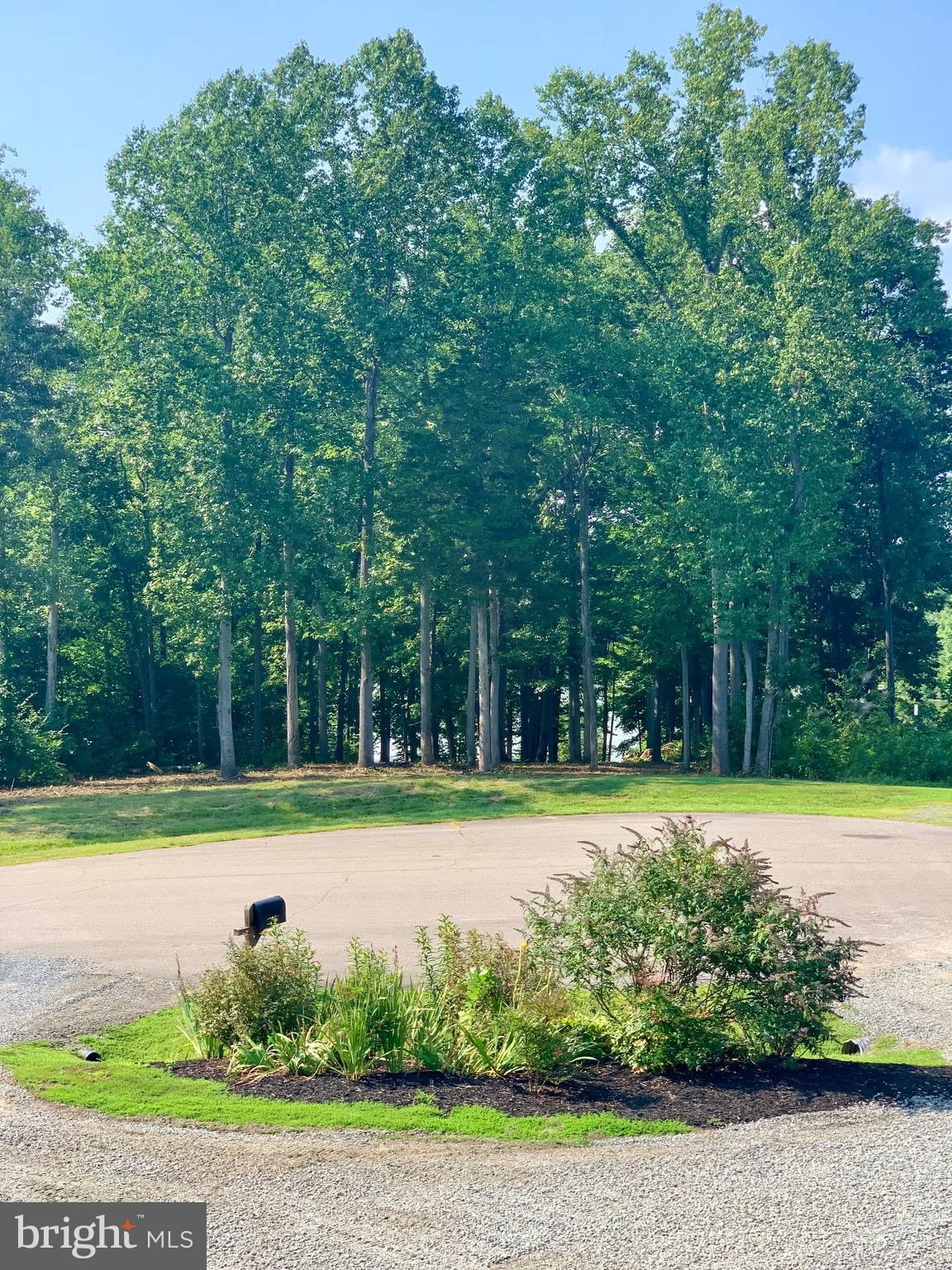 WOODLAND SHORES - Land