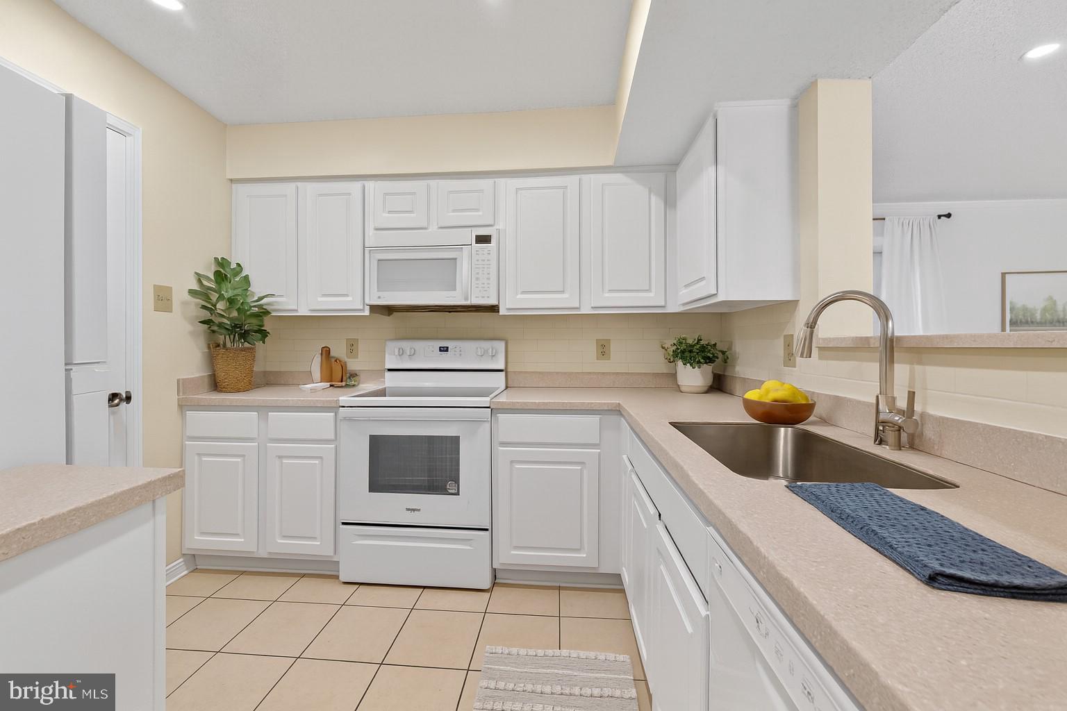 FOUNTAINS AT MCLEAN - Residential