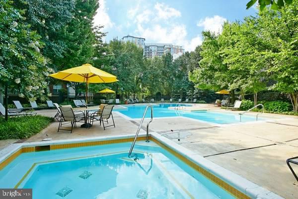 FOUNTAINS AT MCLEAN - Residential