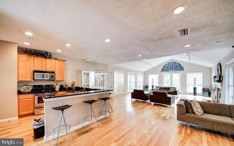 FOUNTAINS AT MCLEAN - Residential