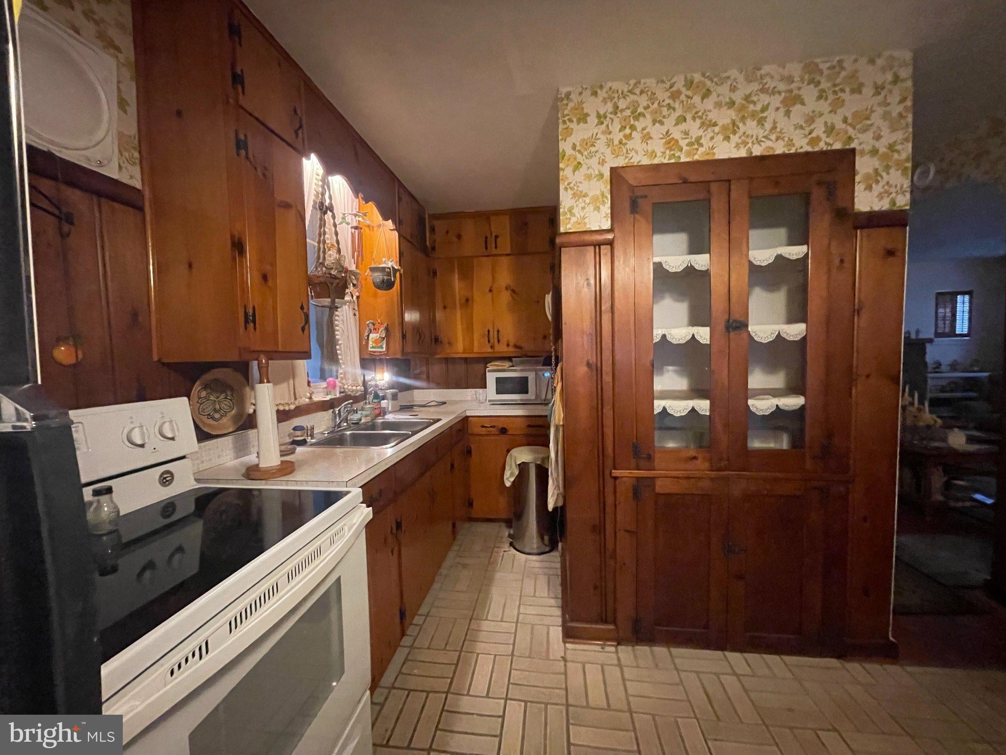 813 BRADDOCK ROAD