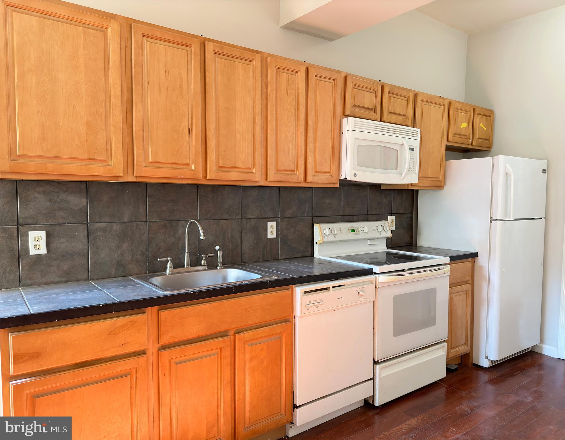 LOWER MOYAMENSING - Residential Income