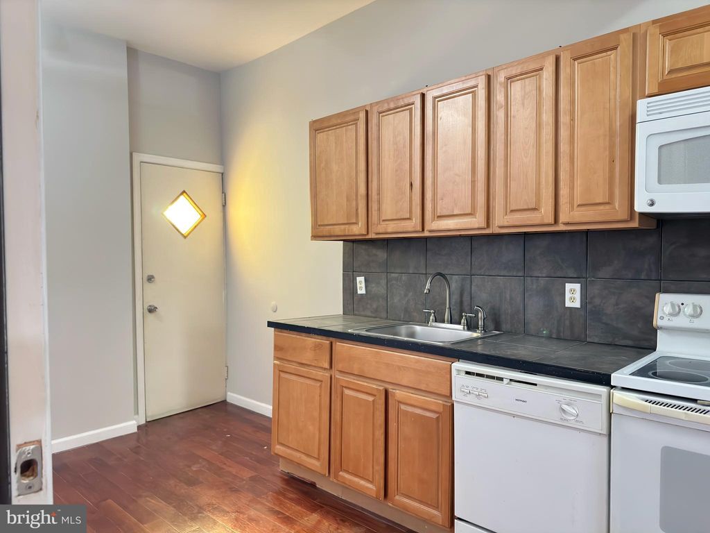 Photo of 1018 Jackson Street, PHILADELPHIA, PA 19148 (MLS # PAPH2291298)
