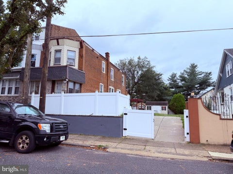 Townhouse For Sale - 308 Princeton Avenue<br/> PHILADELPHIA, PA 19111