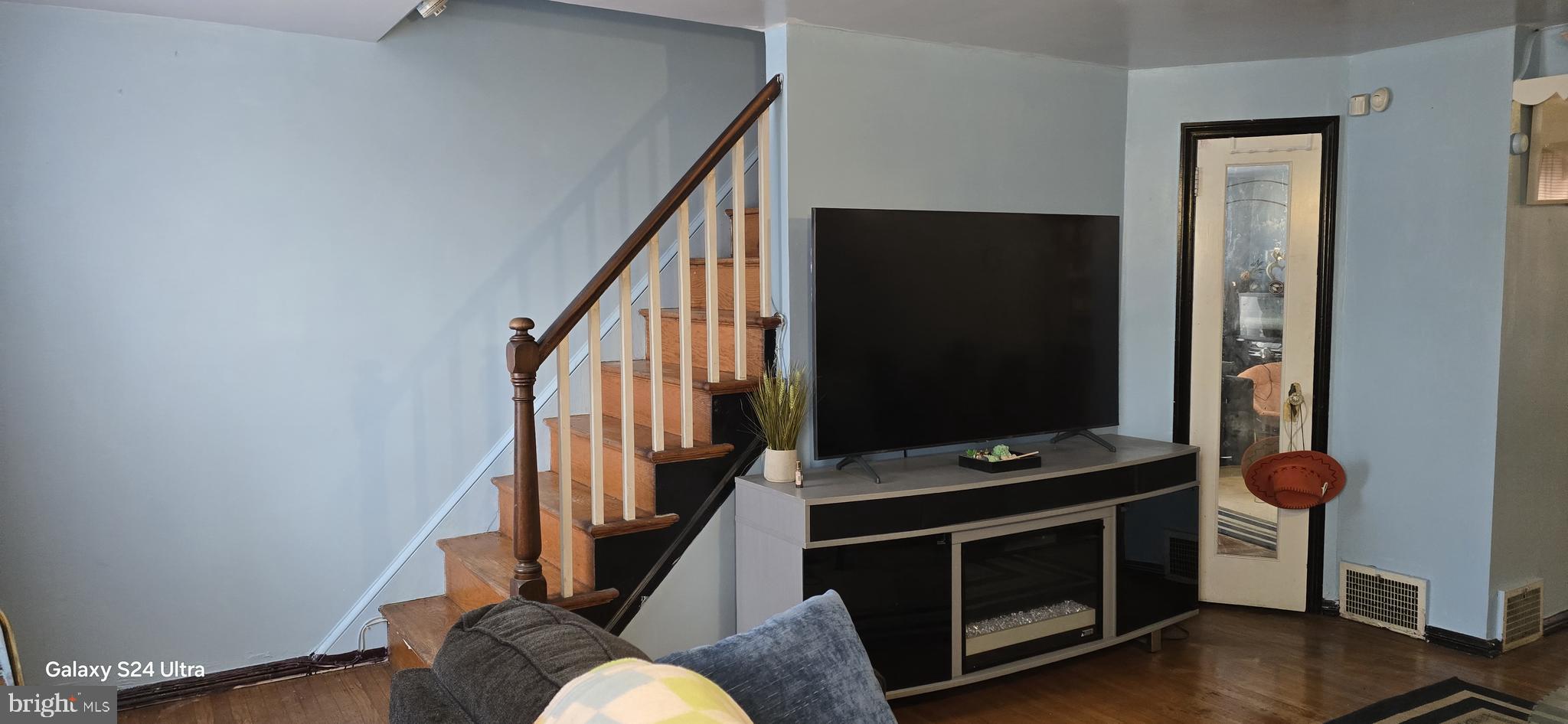 LAWNCREST - Residential