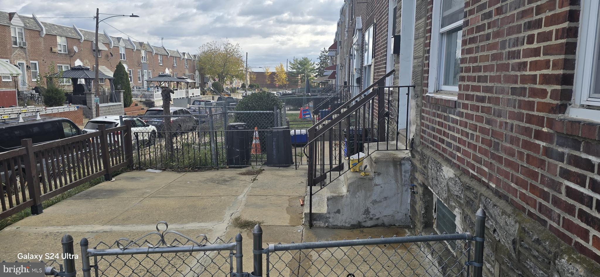 LAWNCREST - Residential