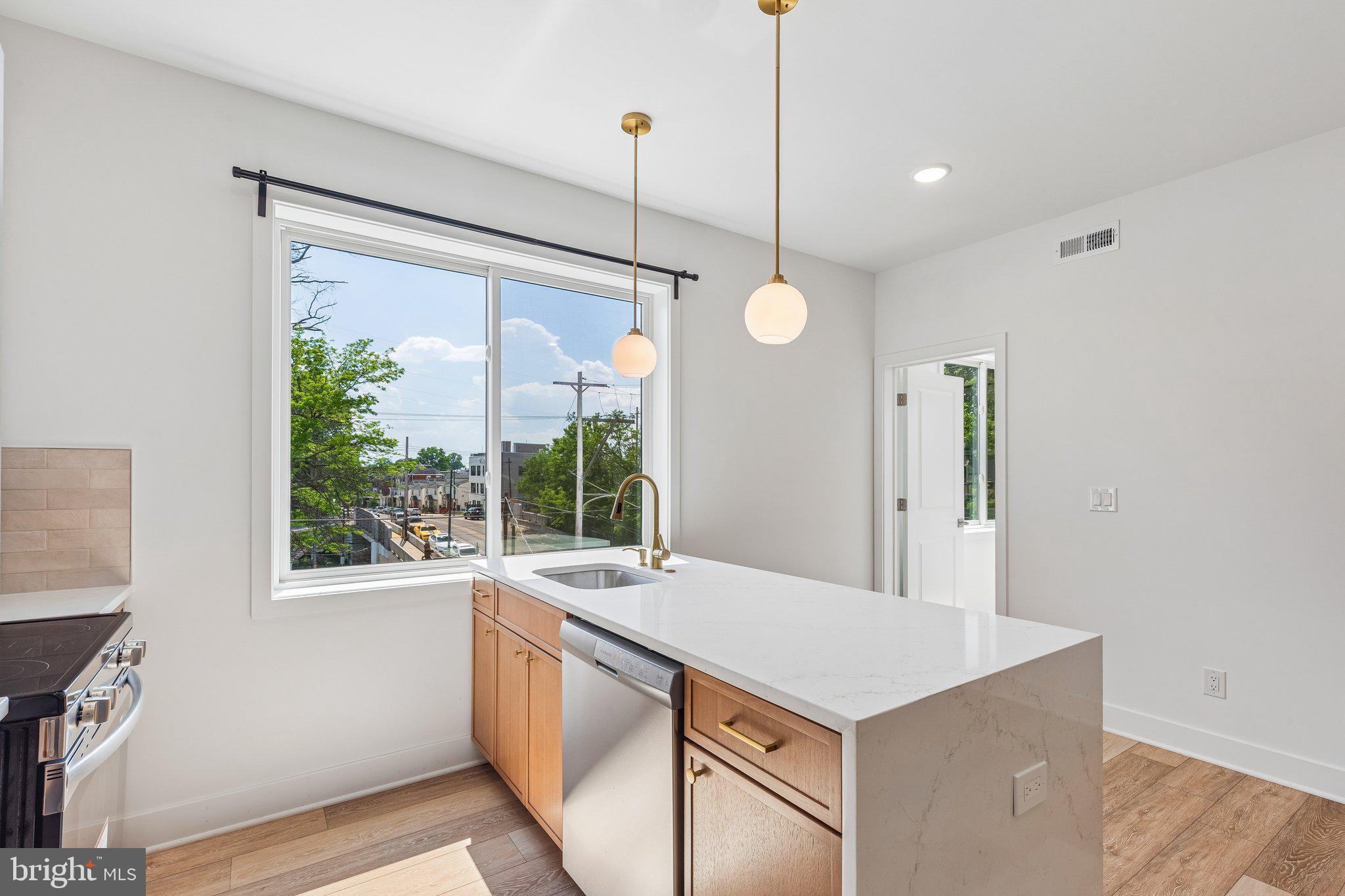 239 S FARRAGUT STREET 43 101