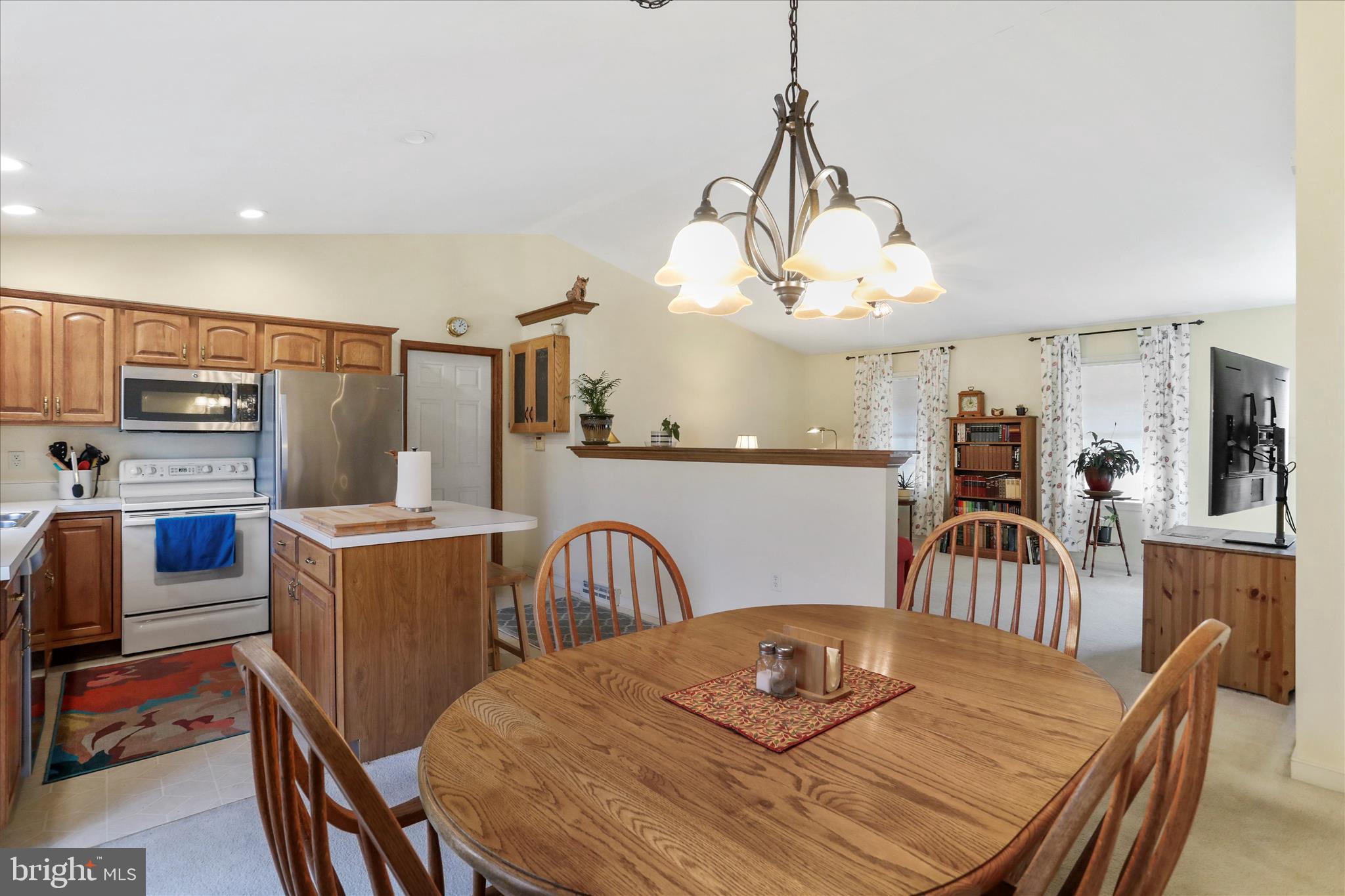 COLONIAL PARK EAST - Residential