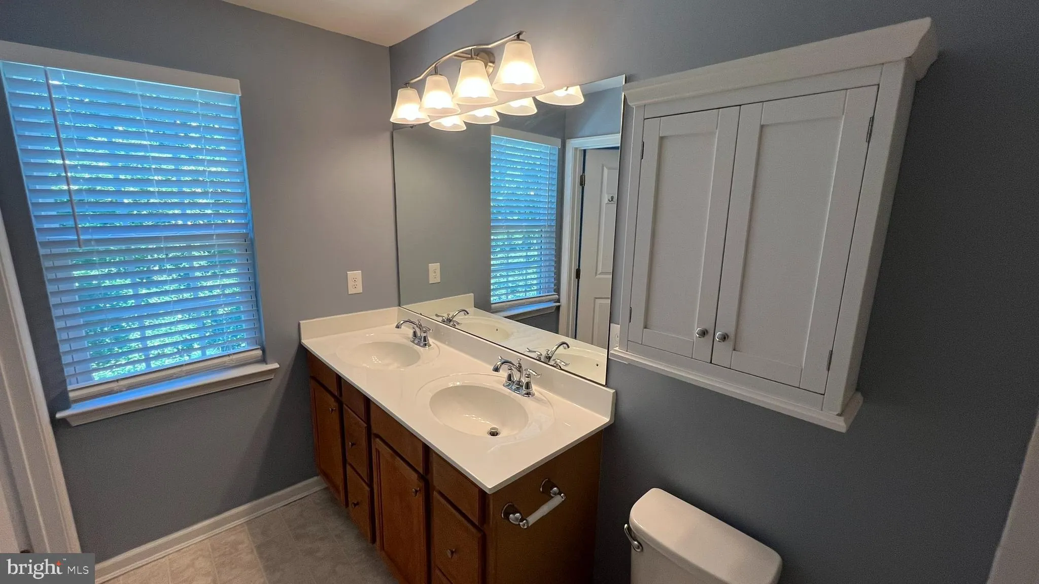 Sicklerville, New Jersey 08081, United States, 3 Bedrooms Bedrooms, ,3 BathroomsBathrooms,Residential,Pending,196903