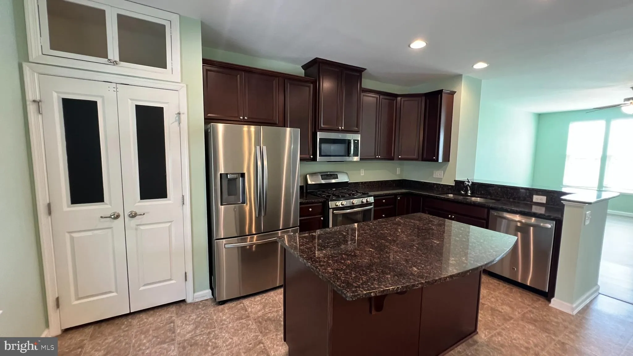 Sicklerville, New Jersey 08081, United States, 3 Bedrooms Bedrooms, ,3 BathroomsBathrooms,Residential,Pending,196903