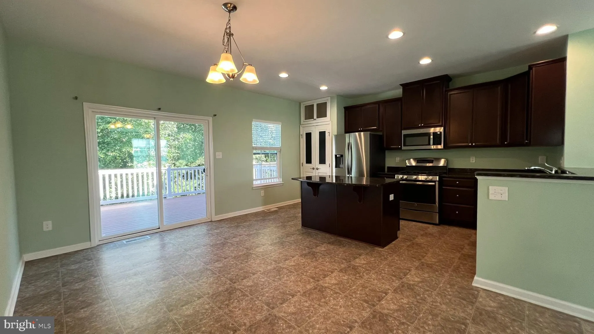 Sicklerville, New Jersey 08081, United States, 3 Bedrooms Bedrooms, ,3 BathroomsBathrooms,Residential,Pending,196903