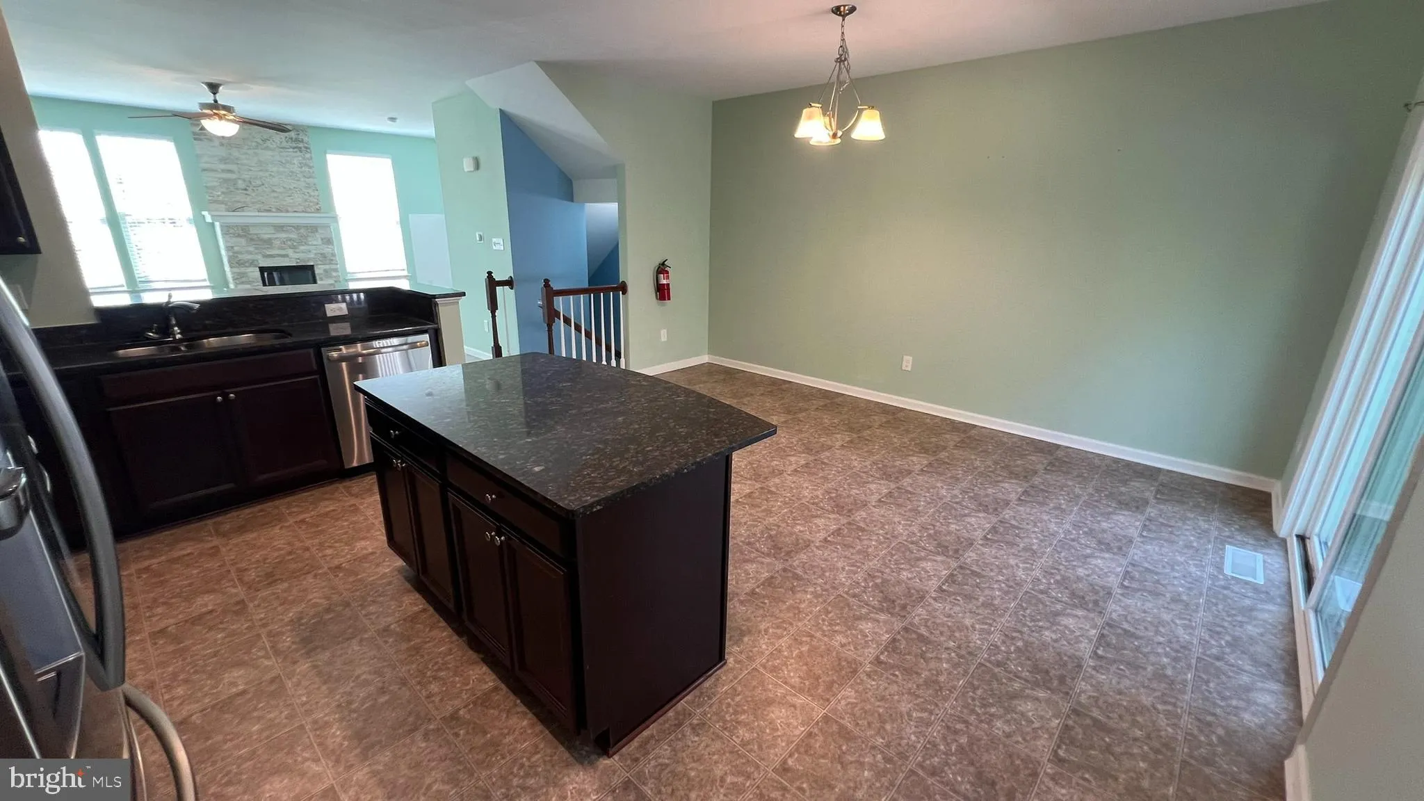 Sicklerville, New Jersey 08081, United States, 3 Bedrooms Bedrooms, ,3 BathroomsBathrooms,Residential,Pending,196903