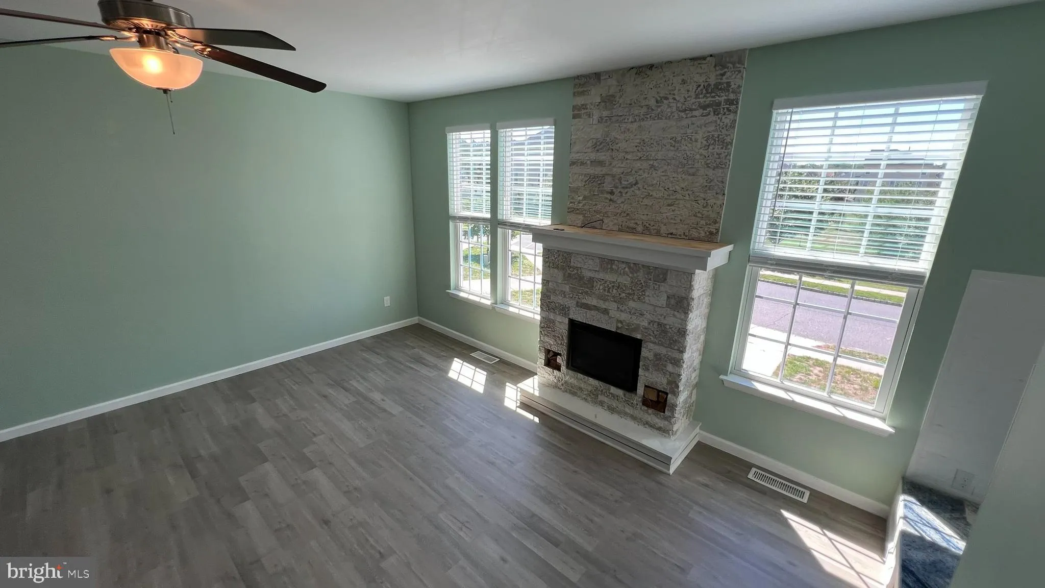 Sicklerville, New Jersey 08081, United States, 3 Bedrooms Bedrooms, ,3 BathroomsBathrooms,Residential,Pending,196903