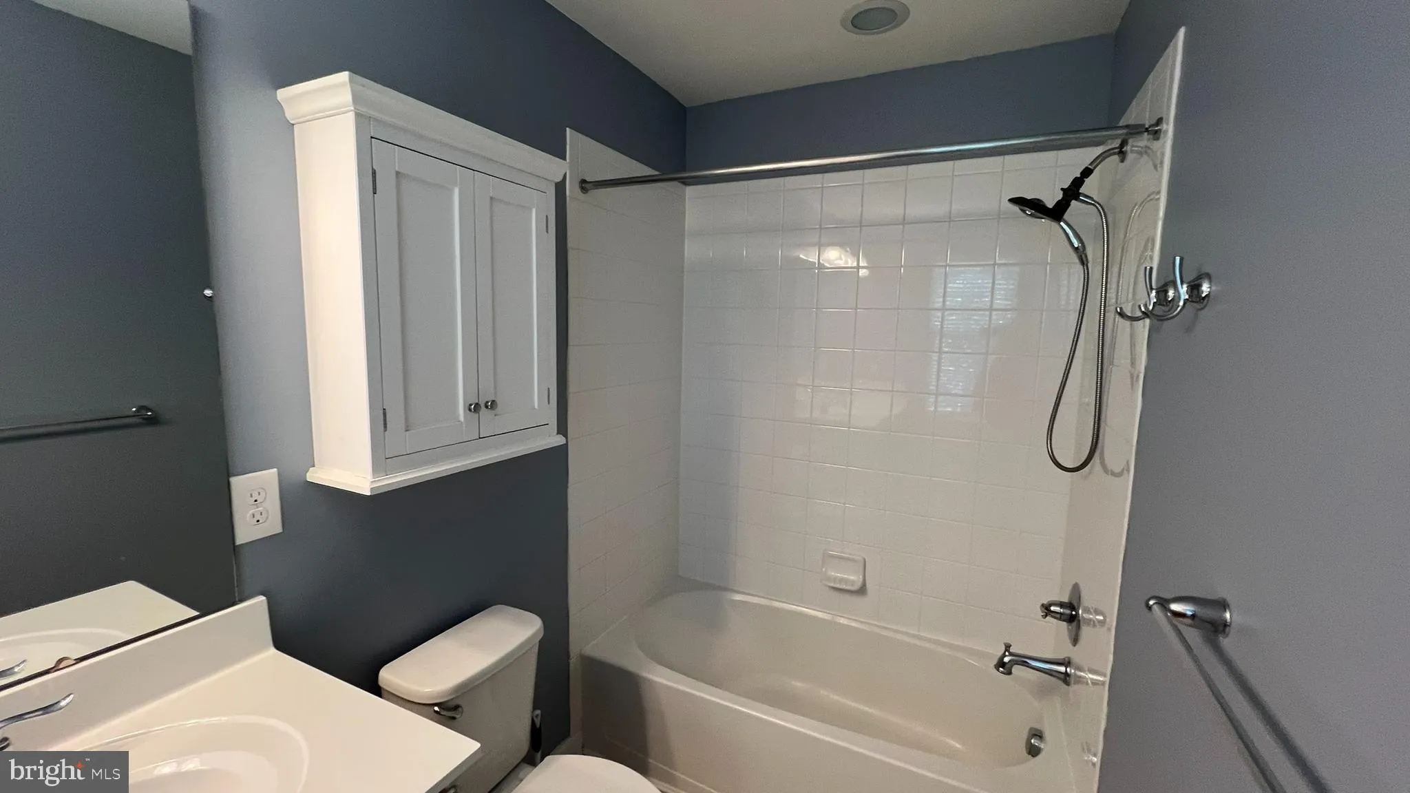 Sicklerville, New Jersey 08081, United States, 3 Bedrooms Bedrooms, ,3 BathroomsBathrooms,Residential,Pending,196903