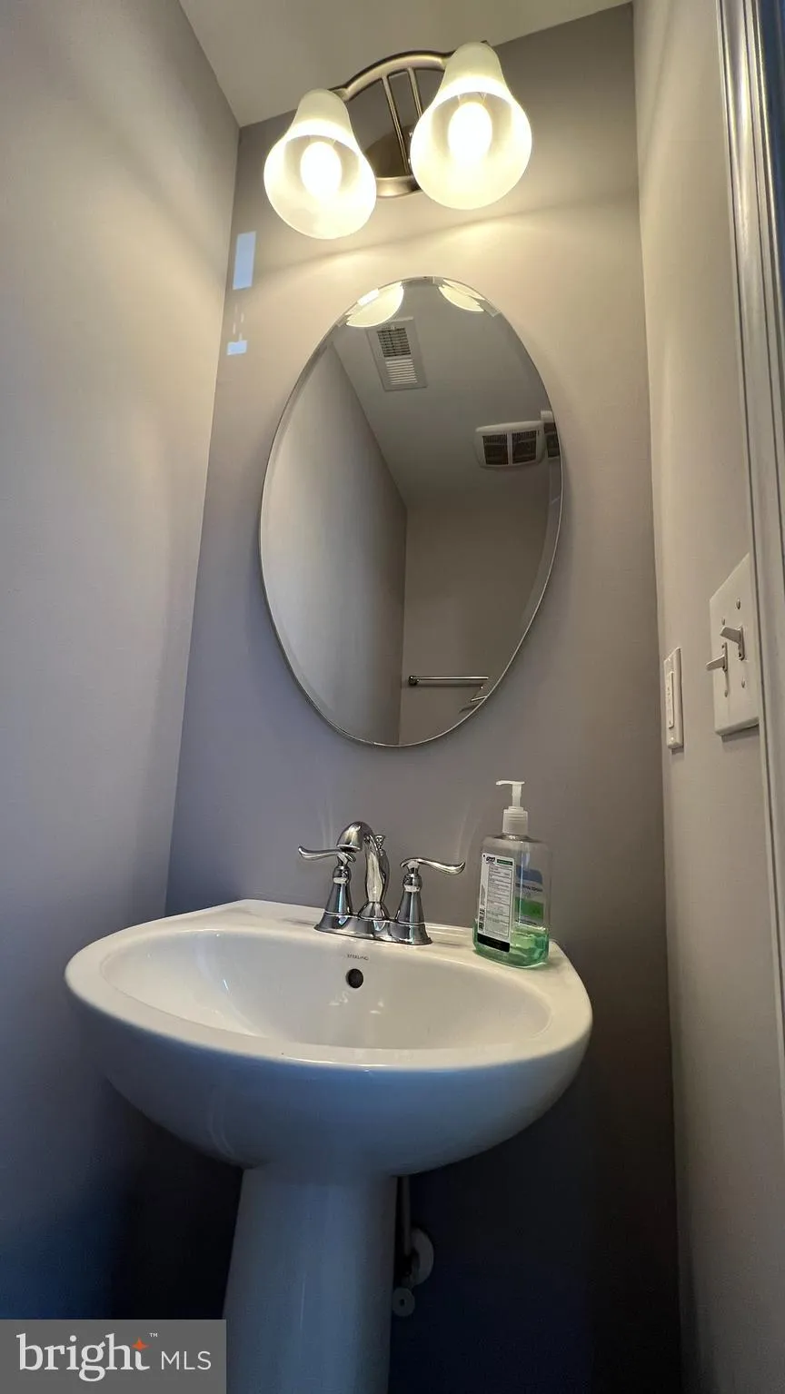 Sicklerville, New Jersey 08081, United States, 3 Bedrooms Bedrooms, ,3 BathroomsBathrooms,Residential,Pending,196903