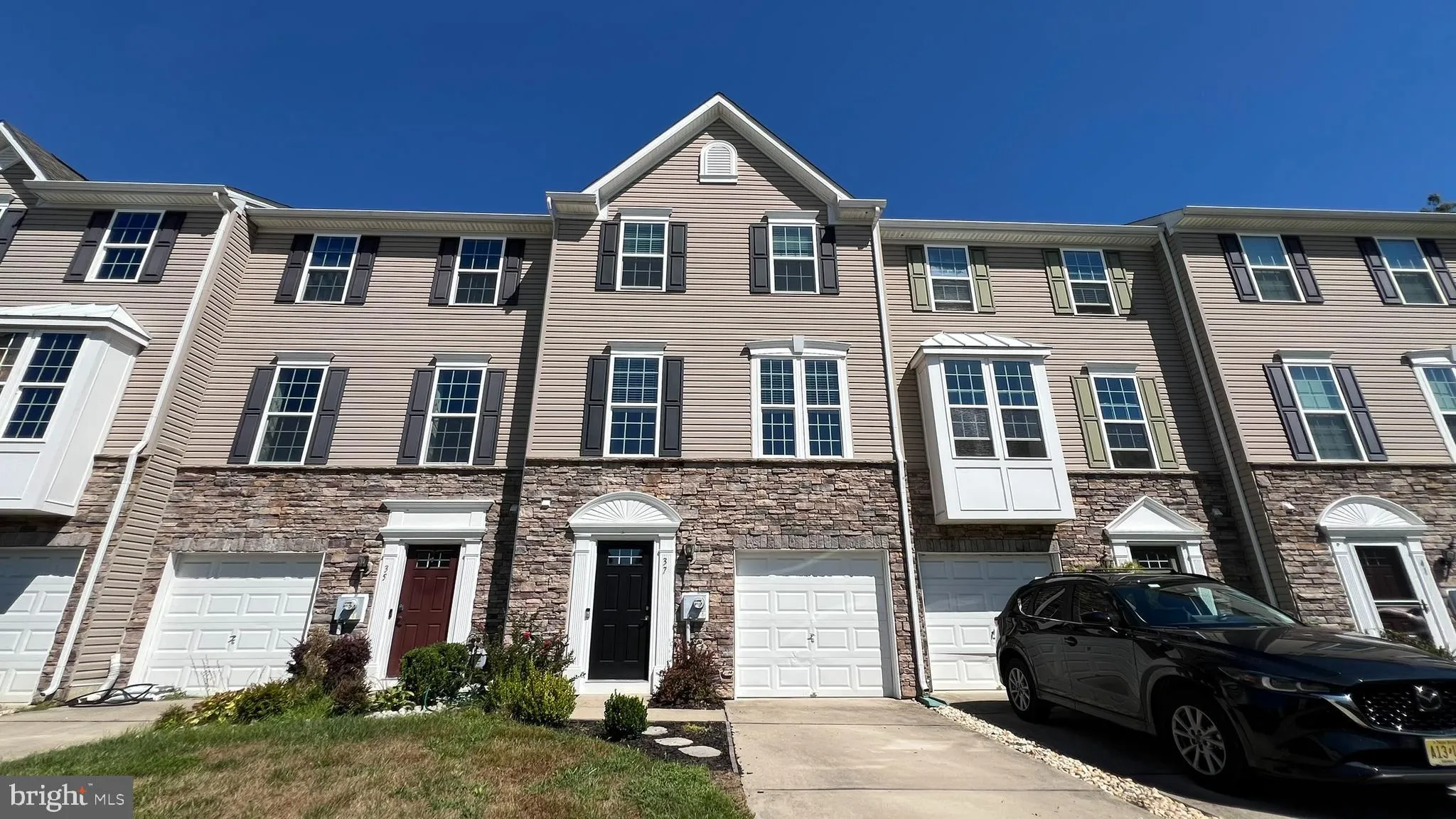 Sicklerville, New Jersey 08081, United States, 3 Bedrooms Bedrooms, ,3 BathroomsBathrooms,Residential,Pending,196903