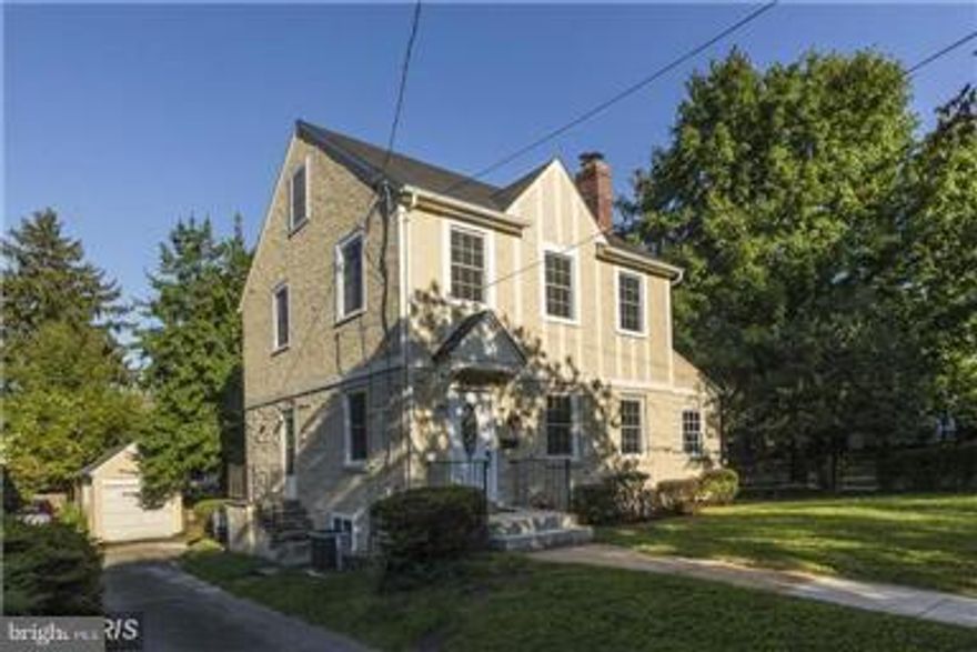 LOCATION,BRIGHT GORGEOUS 3BR/2.5 BA COLONIAL, REMODELED & UPDATED IN SOUGHT AFTER CHEVY CHASE TOWN, HUGE CORNER FENCED IN LOT, GLEAMING HARDWOOD FLOOR, GOURMET KITCHEN, DEN ,LIBRARY, NEW WINDOWS, 1 CAR GARAGE, LARGE REC ROOM, WALK TO METRO, FARMERS MARKET, GOURMET RESTAURANTS,,PLAYGROUND PARK AND MUCH MORE..