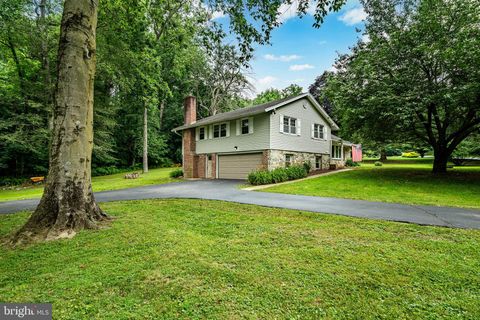 Homes For Sale - 833 Hunt Club Lane<br/> CHESTER SPRINGS, PA 19425