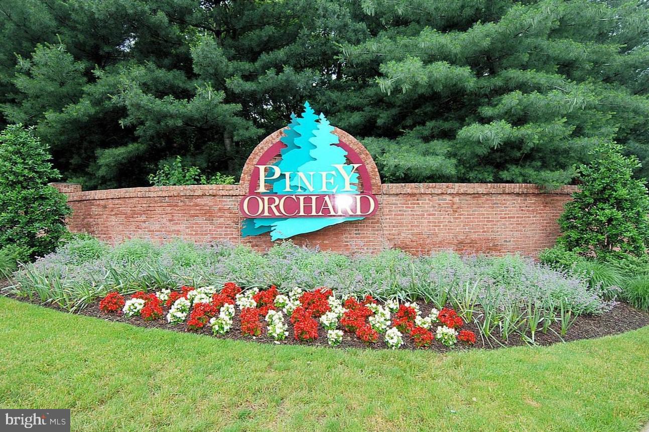 PINEY ORCHARD - Residential