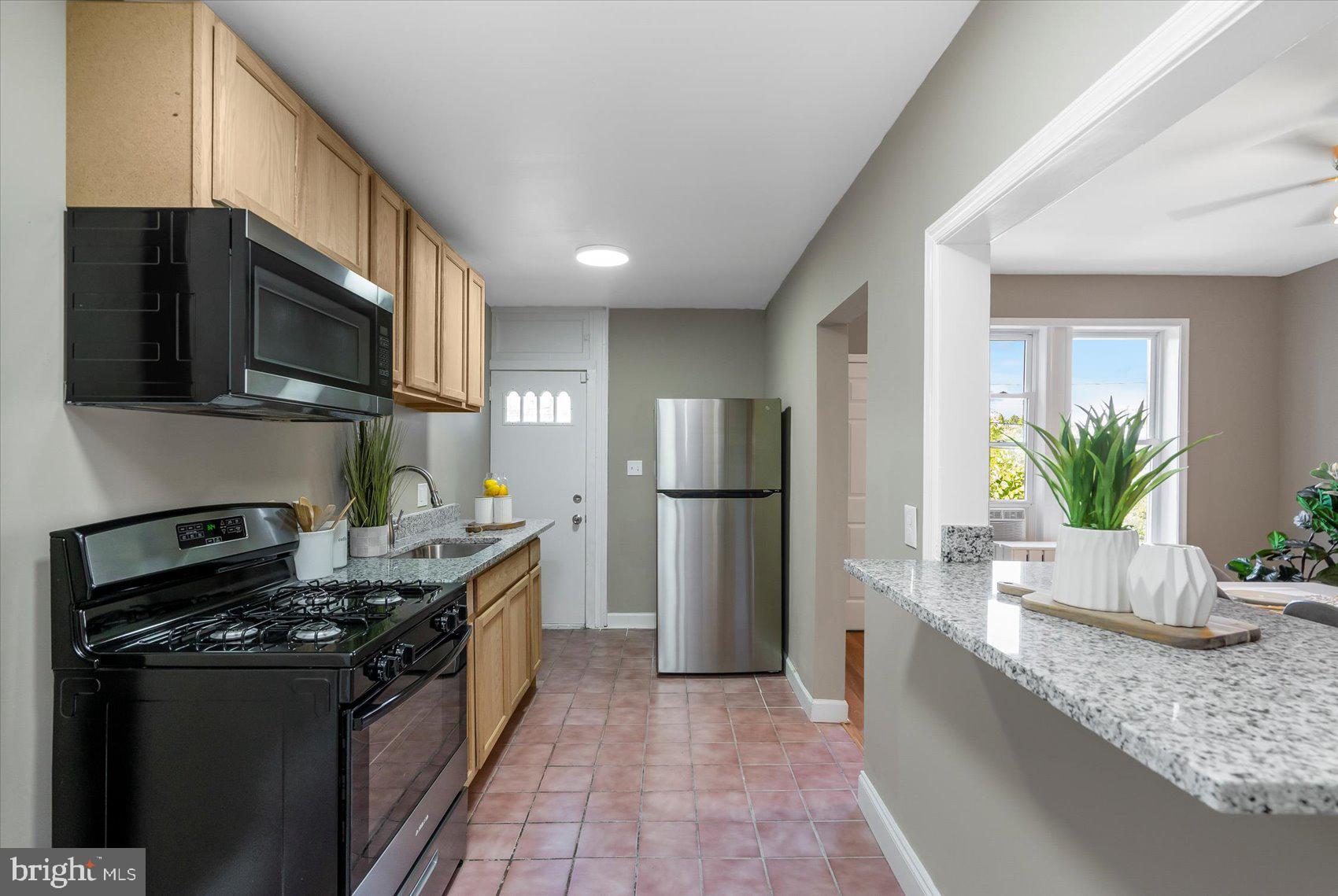 LAKE MONTEBELLO - Residential