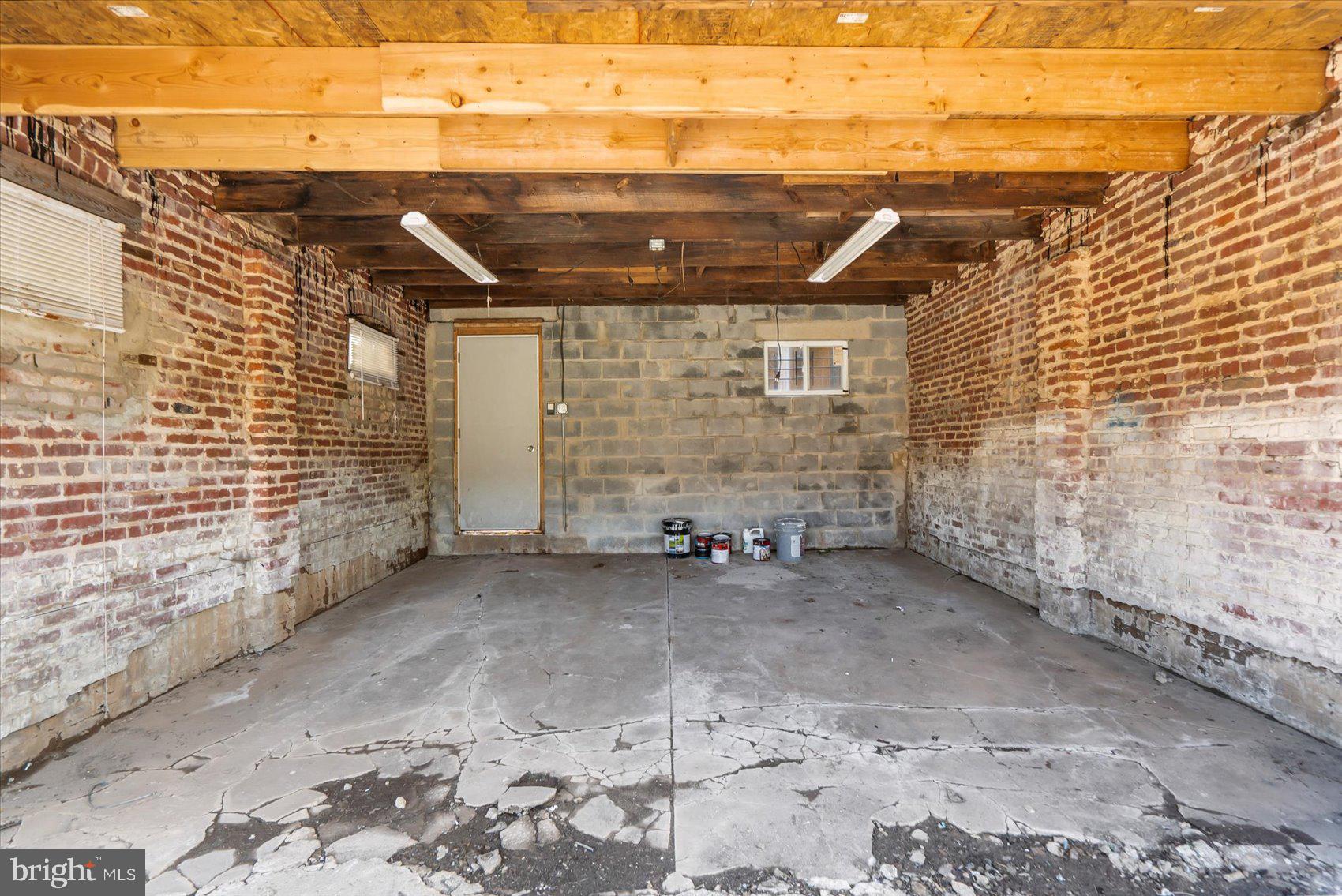 LAKE MONTEBELLO - Residential