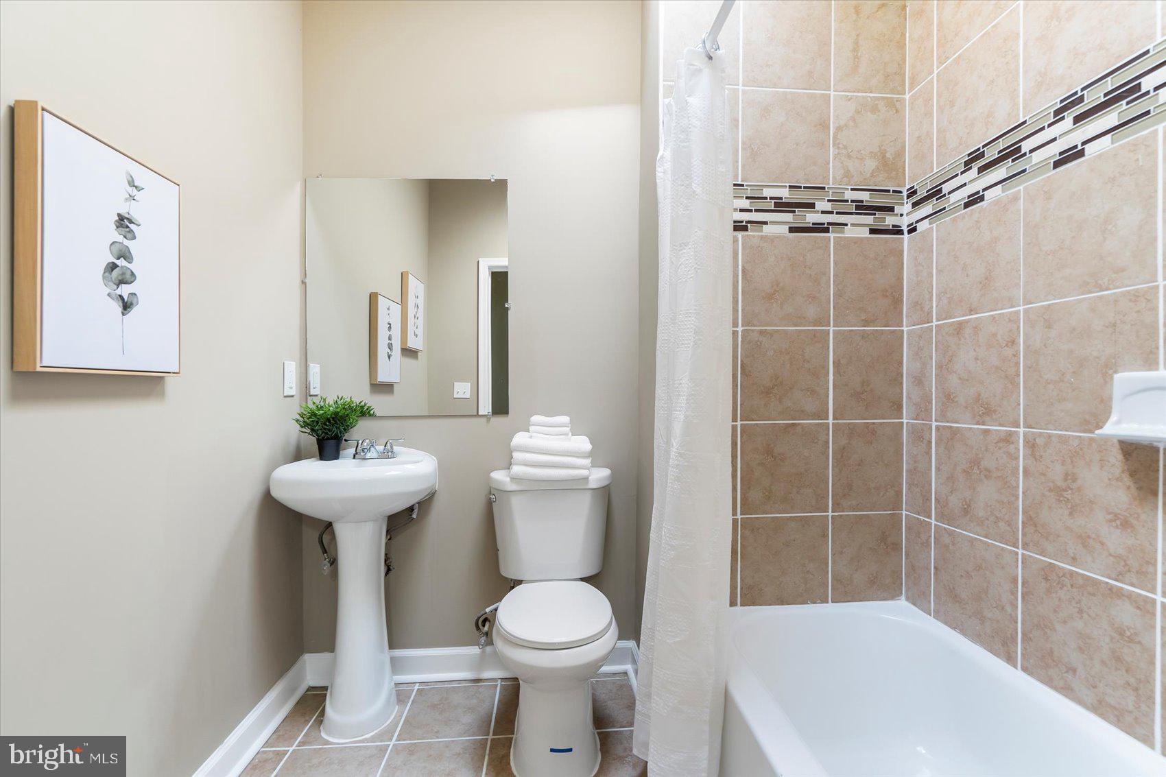 LAKE MONTEBELLO - Residential