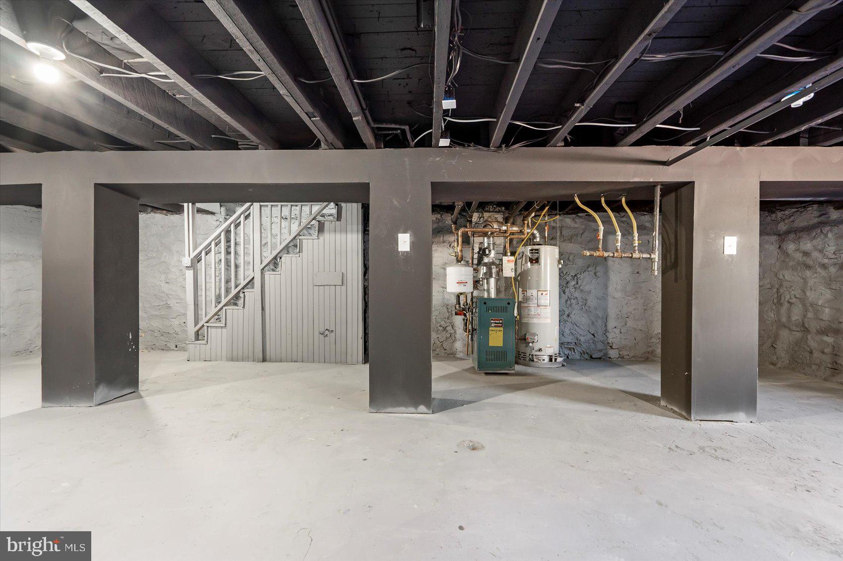 LAKE MONTEBELLO - Residential