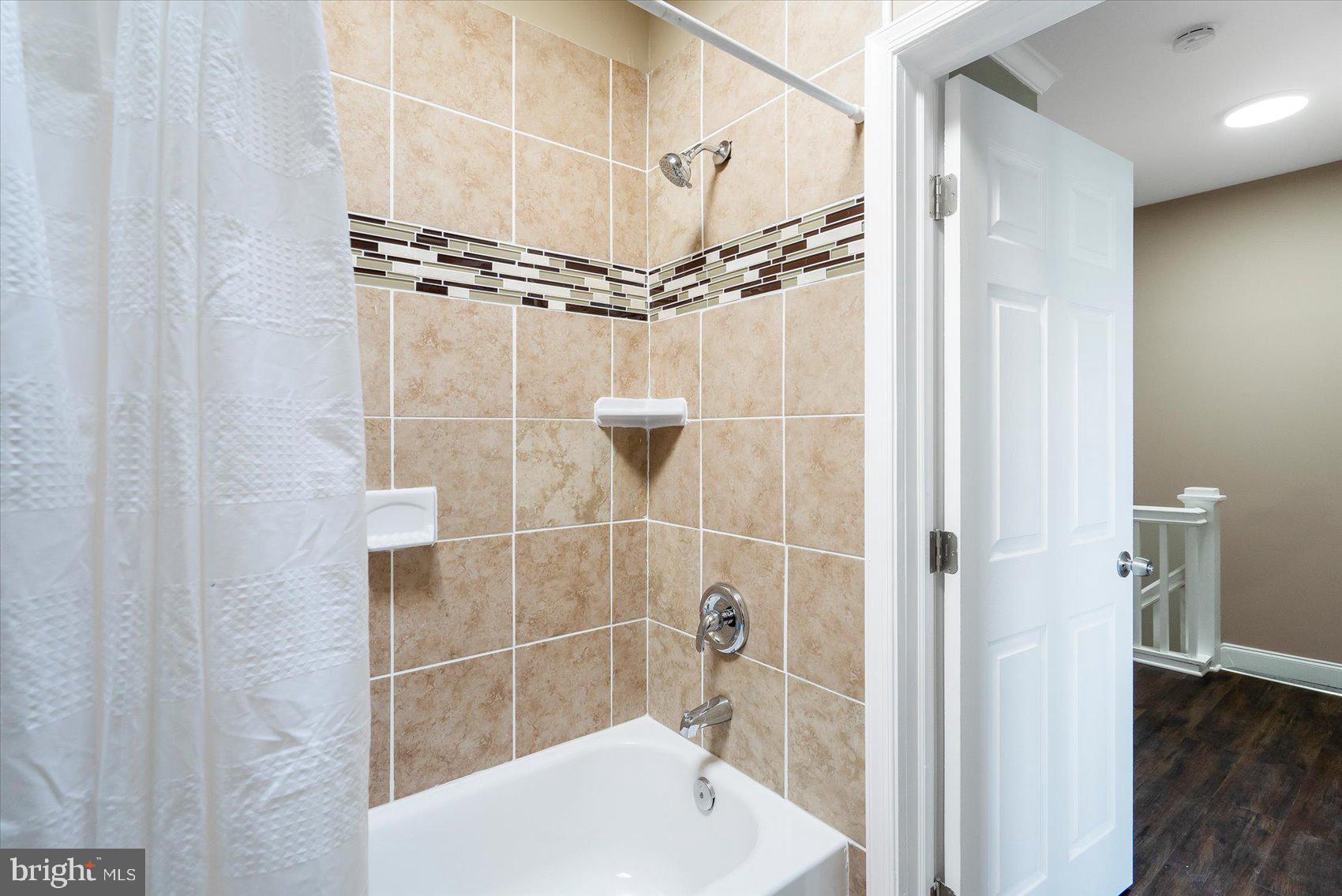 LAKE MONTEBELLO - Residential