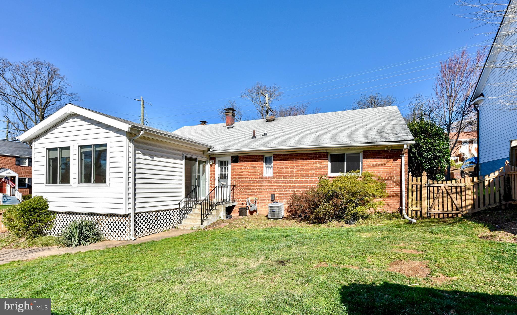 BROYHILL HEIGHTS - Residential Lease