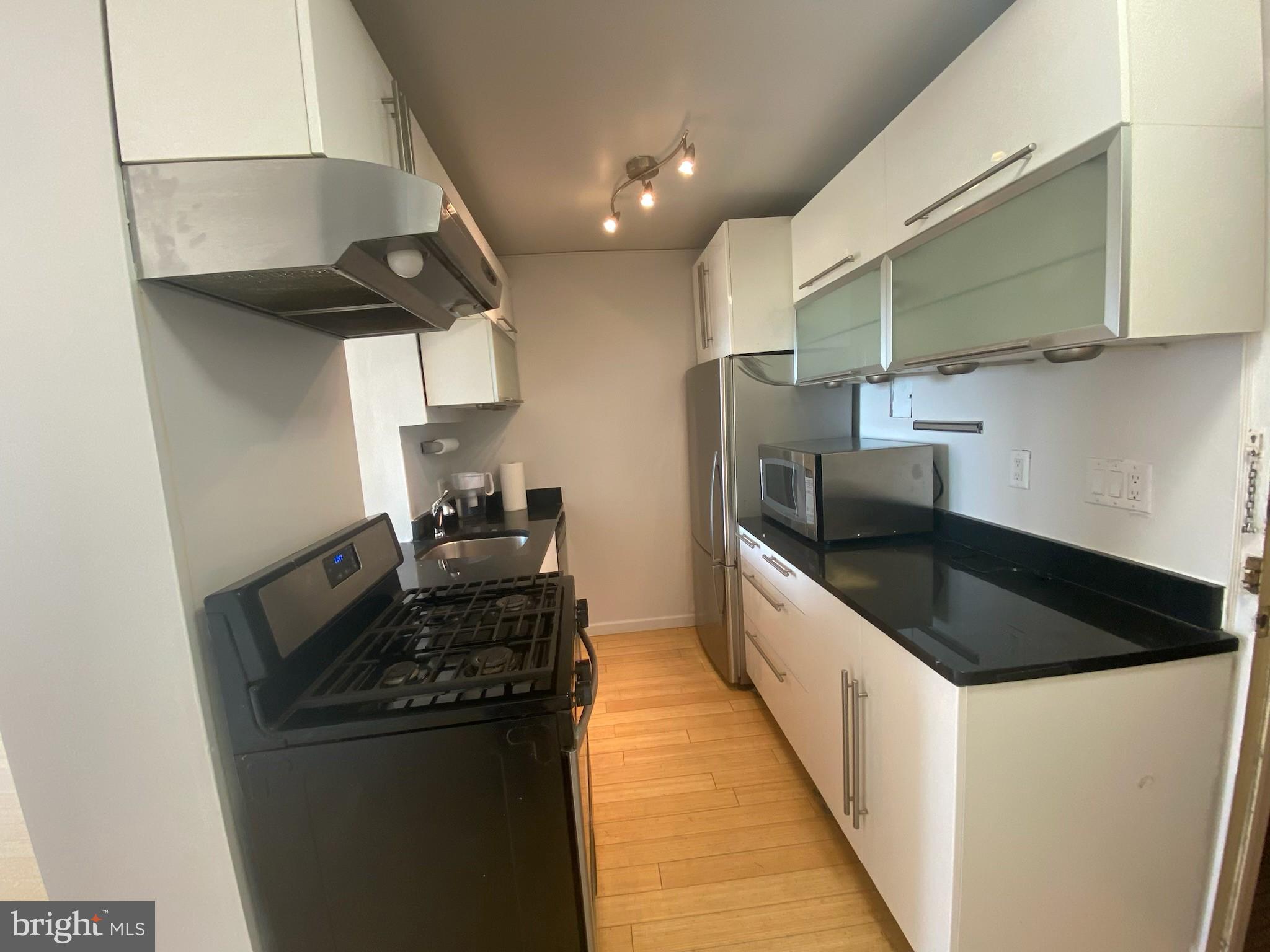 RIVER PLACE - Residential