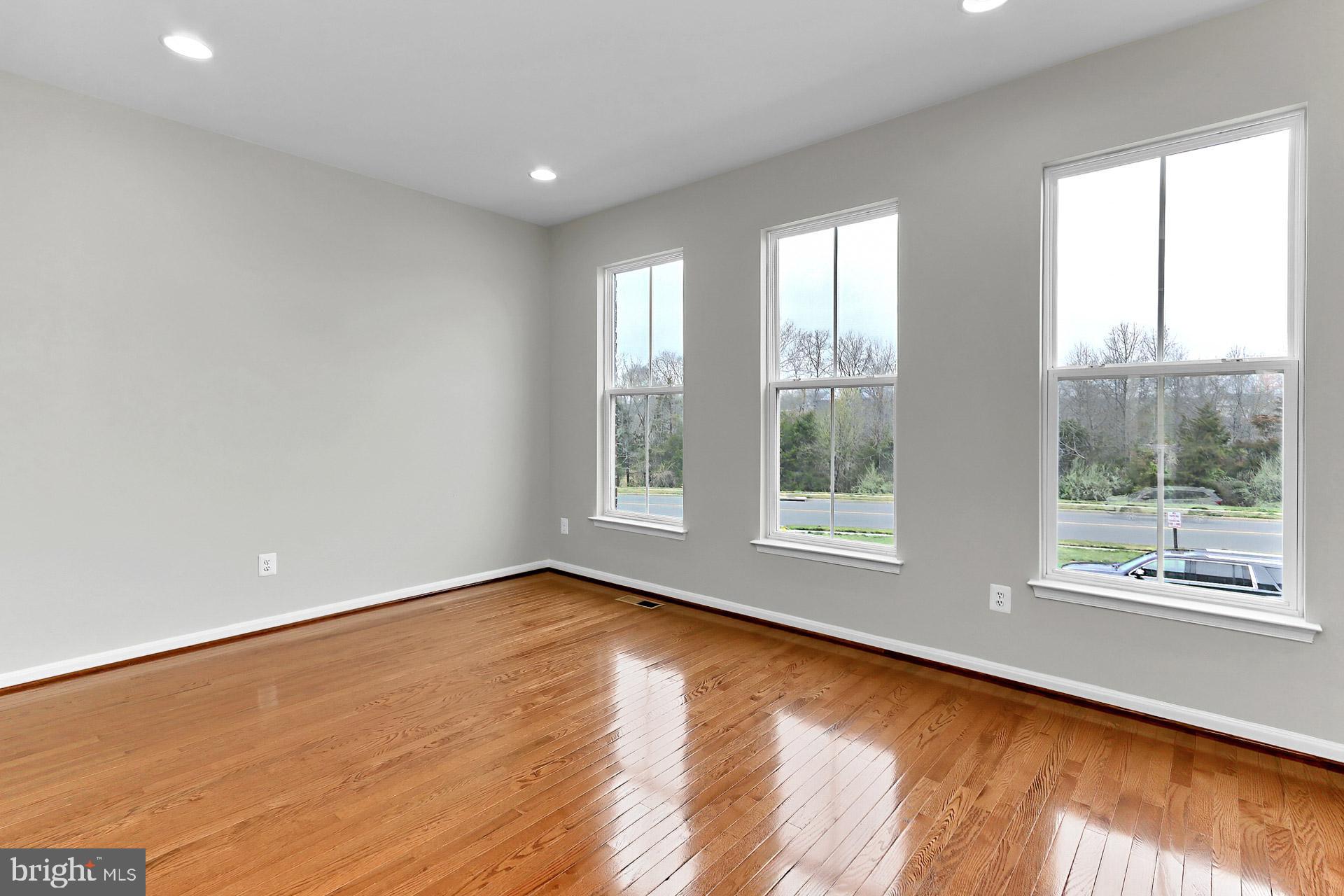 PEMBROOKE - Residential