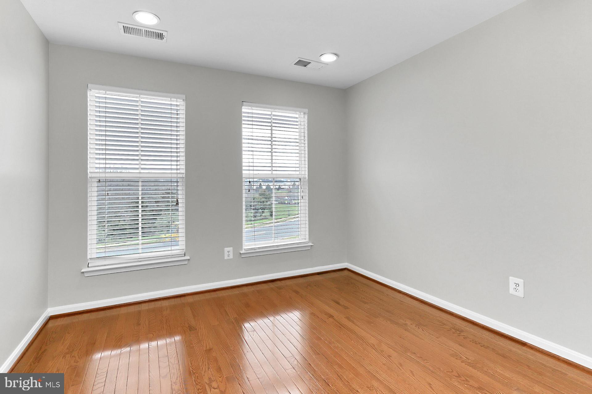 PEMBROOKE - Residential