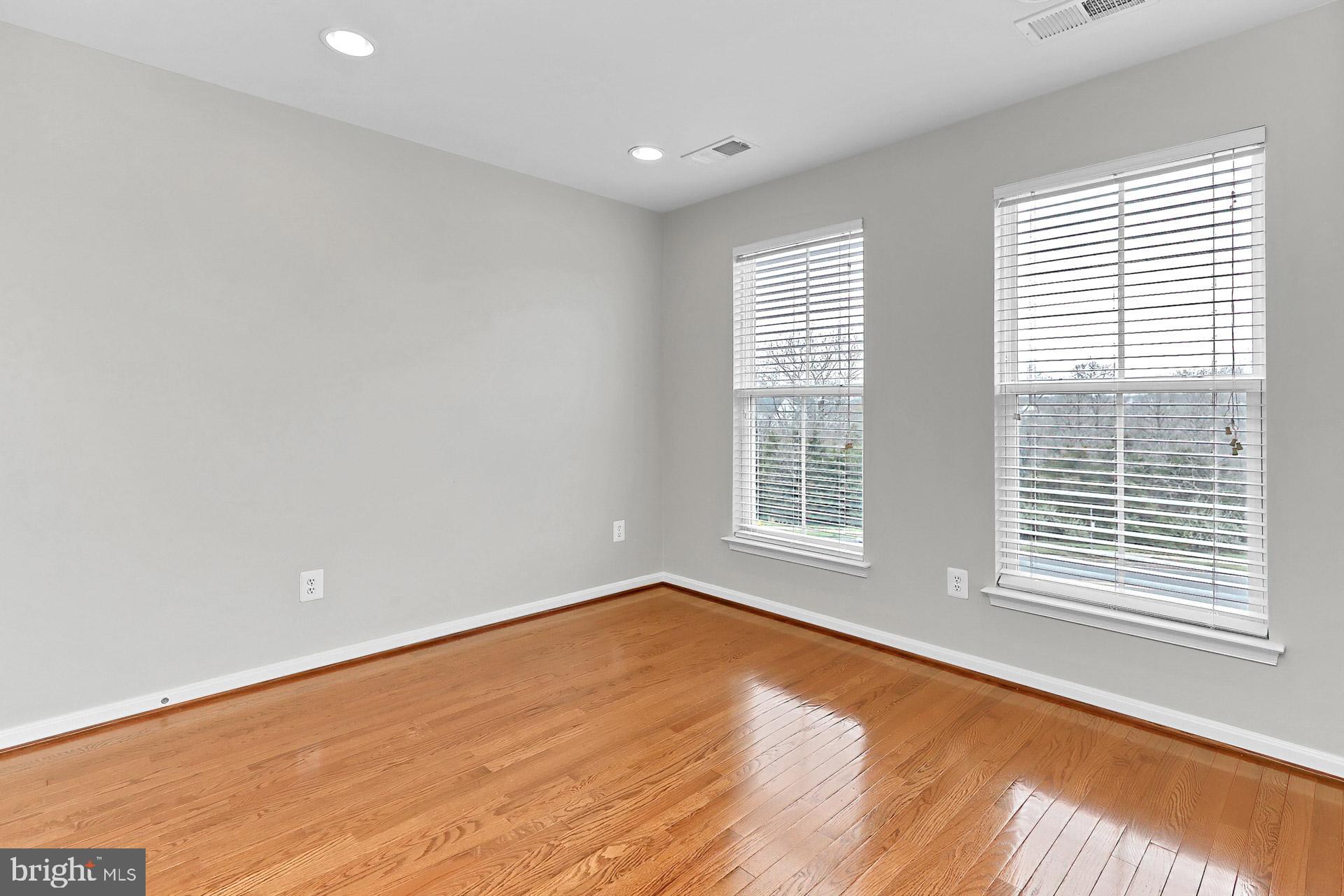 PEMBROOKE - Residential