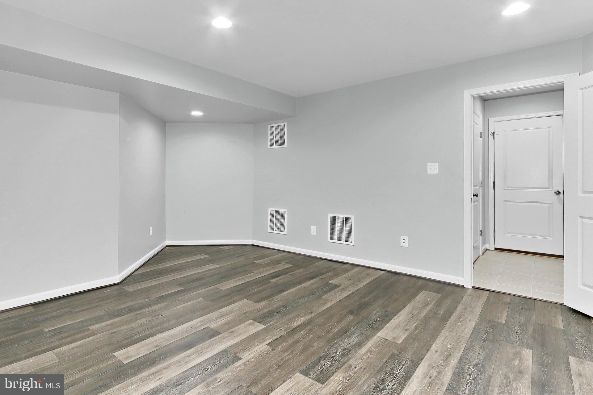 PEMBROOKE - Residential