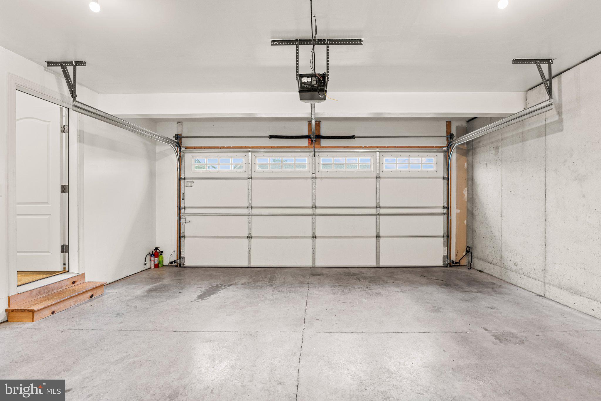 WOODLAND HILLS - Residential