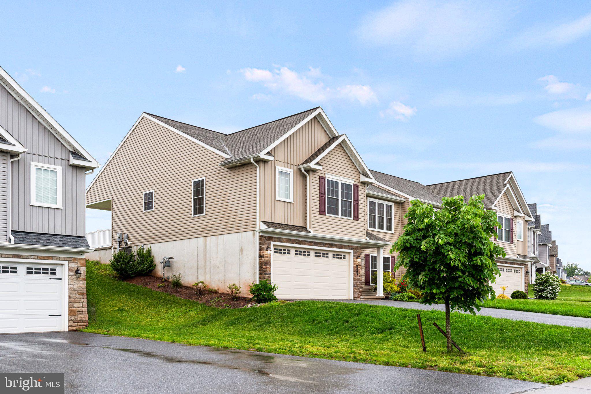 WOODLAND HILLS - Residential