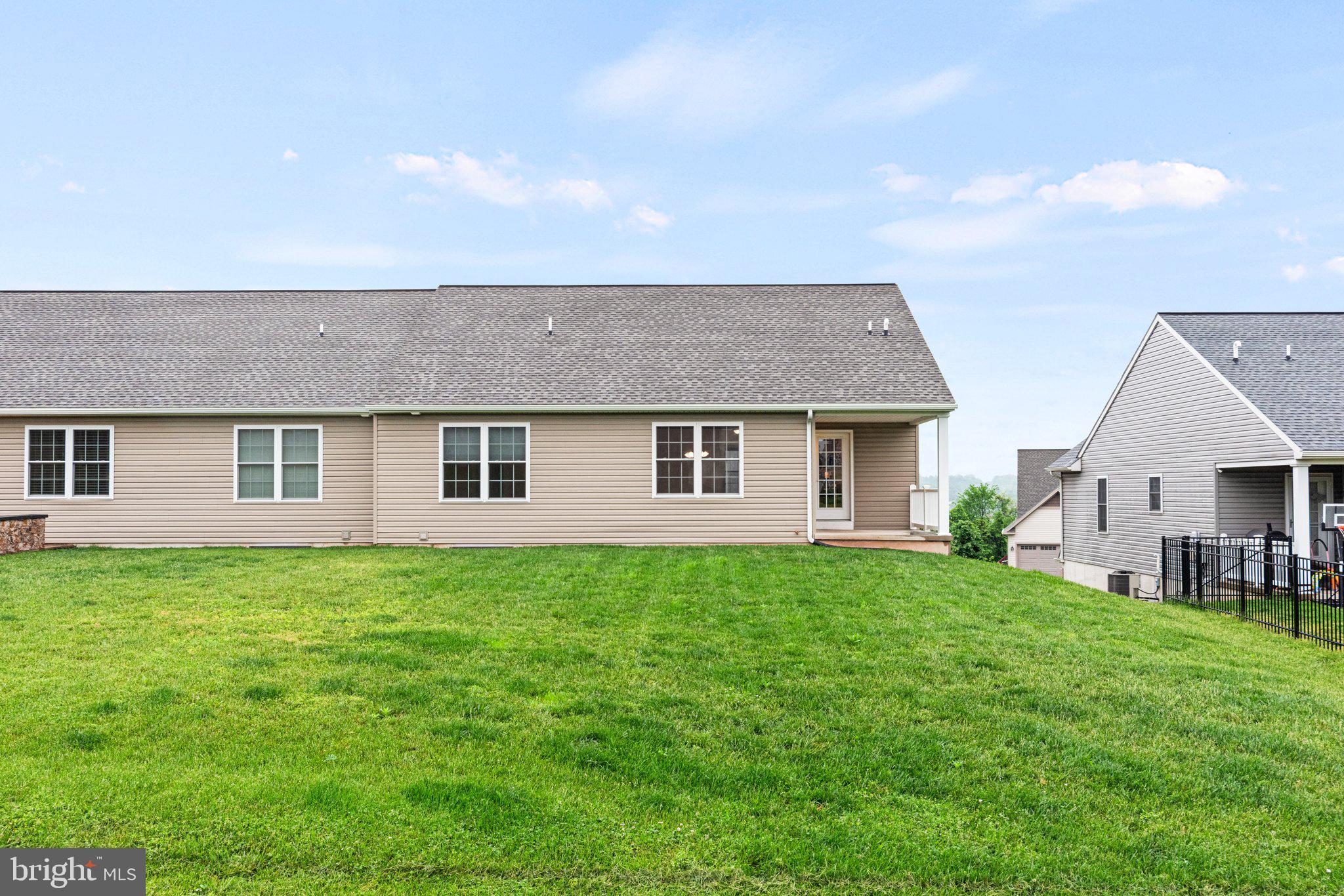 WOODLAND HILLS - Residential