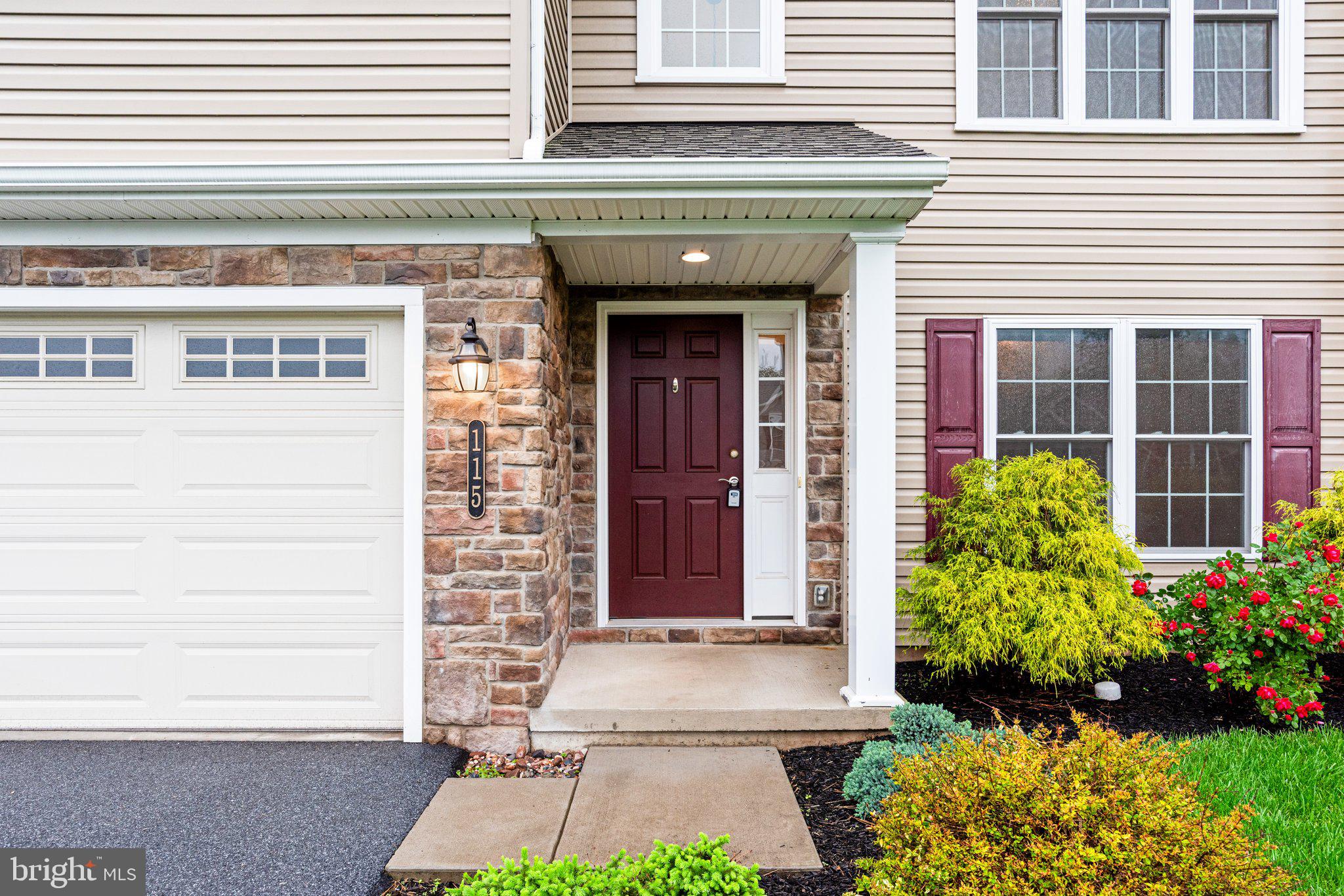 WOODLAND HILLS - Residential