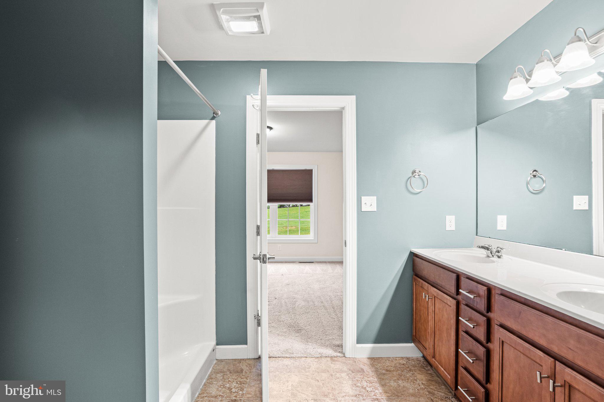 WOODLAND HILLS - Residential