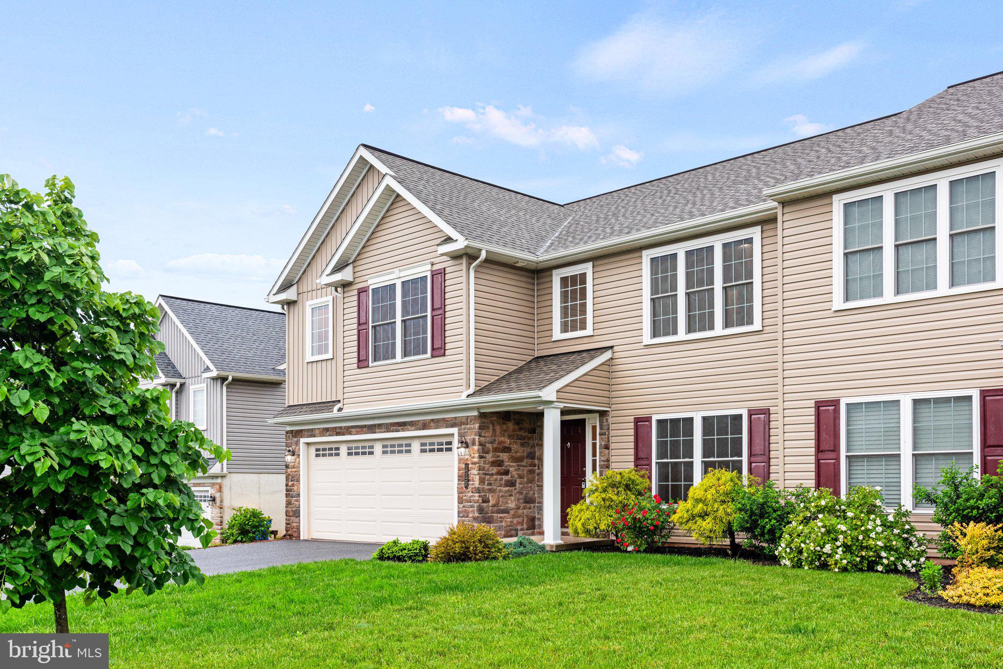 WOODLAND HILLS - Residential