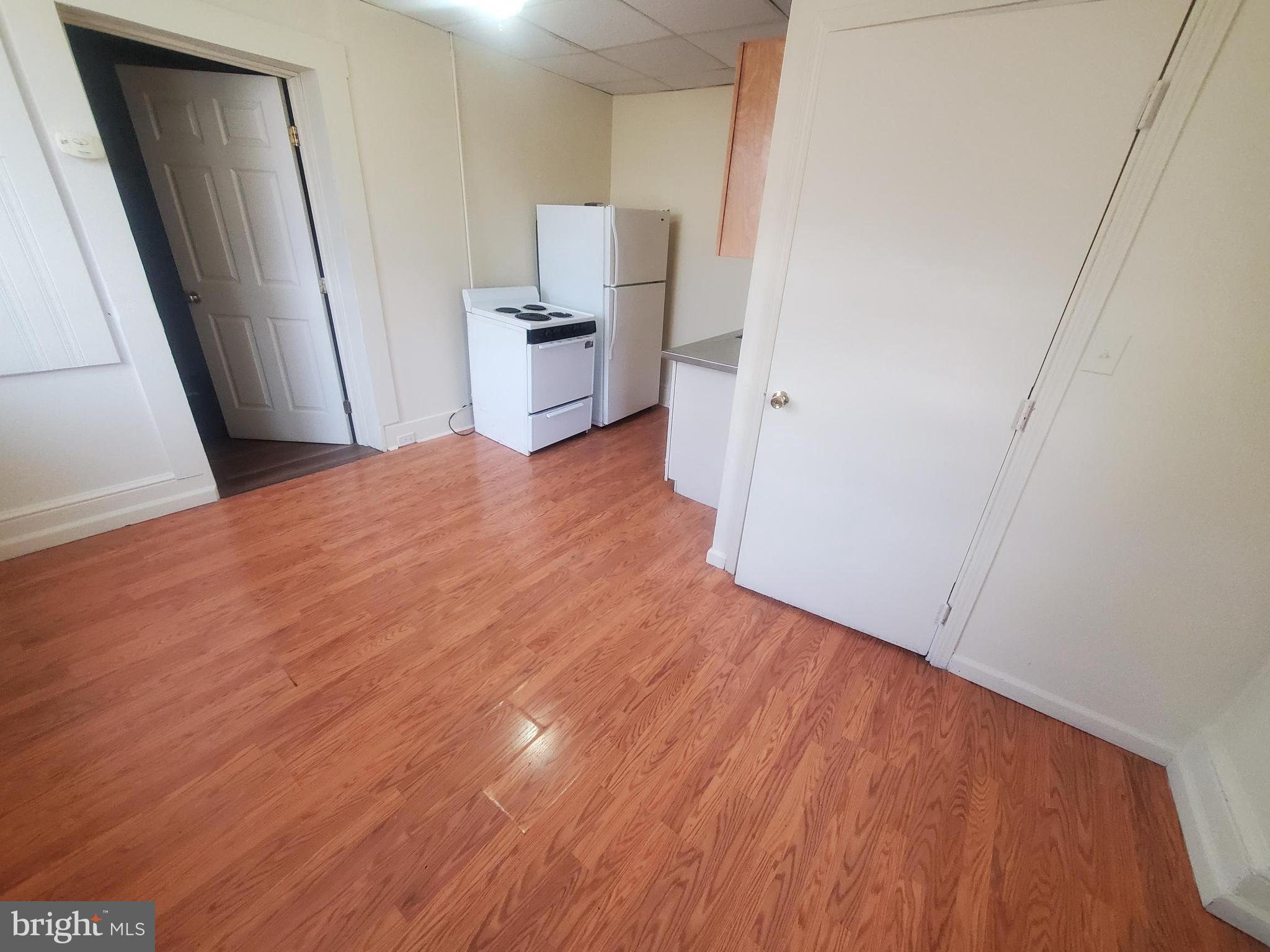 Cozy one bedroom apartment with private entrance on the first floor. Rent includes heat, water, sewer, and trash.
Tenant pays electric