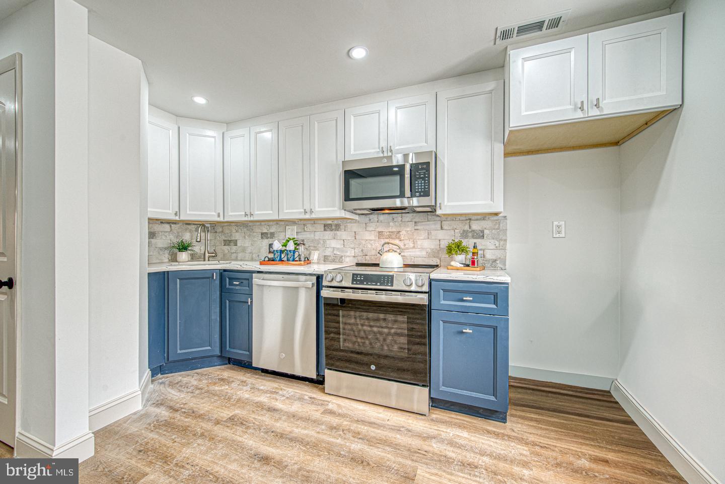 SUMMIT HOUSE - Residential