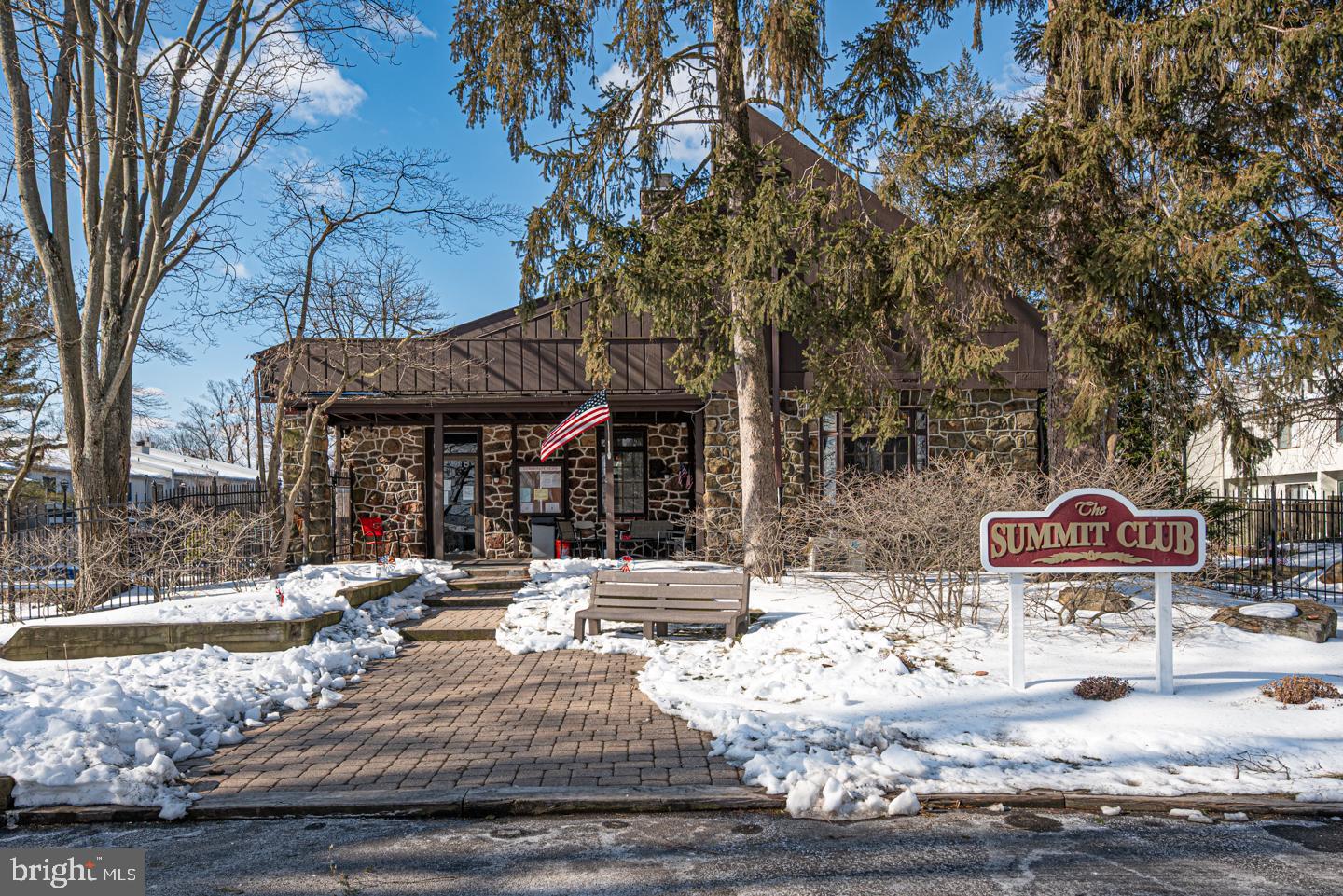 SUMMIT HOUSE - Residential