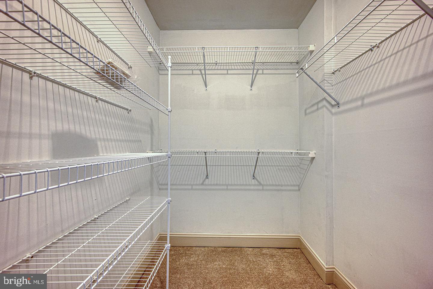 SUMMIT HOUSE - Residential