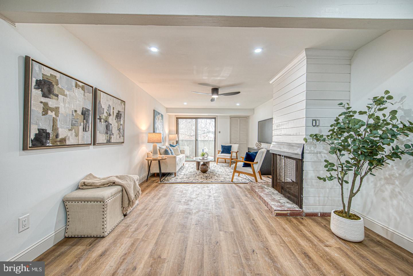 SUMMIT HOUSE - Residential