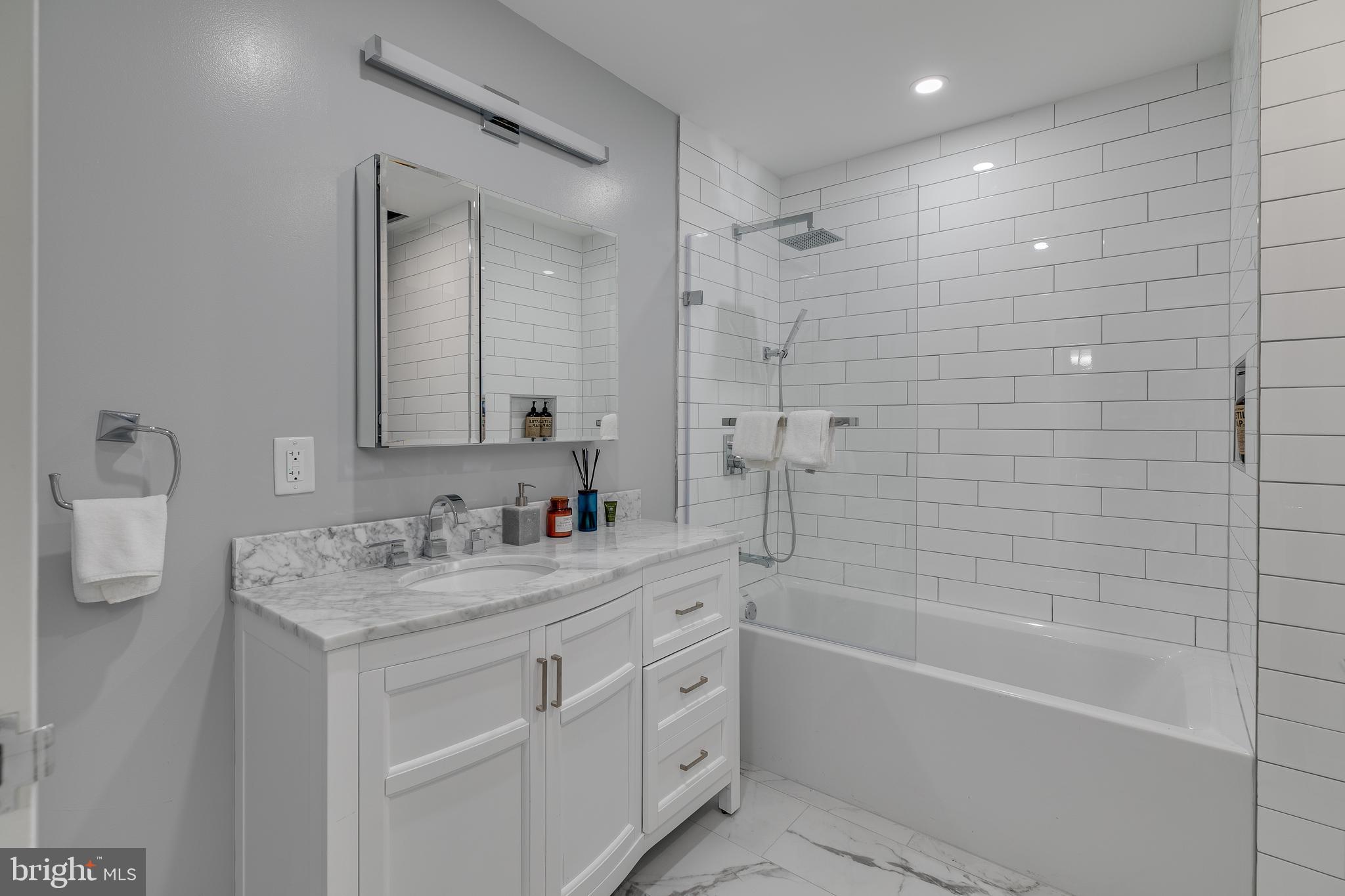 SOCIETY HILL - Residential Lease