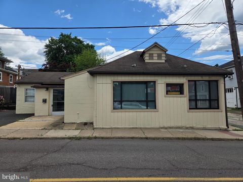 Photo of 318 State Street, POTTSTOWN, PA 19464 (MLS # PAMC2181366)