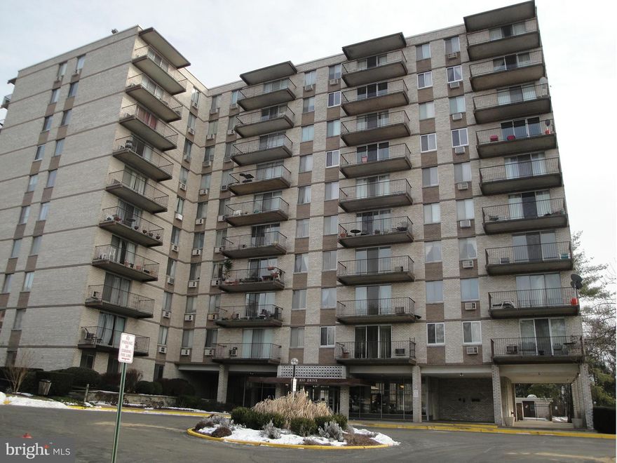 EXCELLENT LOCATION--WALK TO BUS, SHOPS, GROCERY STORE.  ALL UTILITIES INCLUDED IN RENT.NO CONDO FEE $400 BONUS TO LA. LARGE 3 BEDROOM 2 BATH UNIT WITH SEPARATE DINING ROOM. LARGE BALCONY OFF LIVING ROOM. LAUNDRY ROOM ON EACH FLOOR. SWIMMING POOL, TENNIS COURT, EXTRA SECURE STORAGE BIN. NICE CONDITION. key for secure entrance hanging on bar right side on building. Keys to unit on unit door.