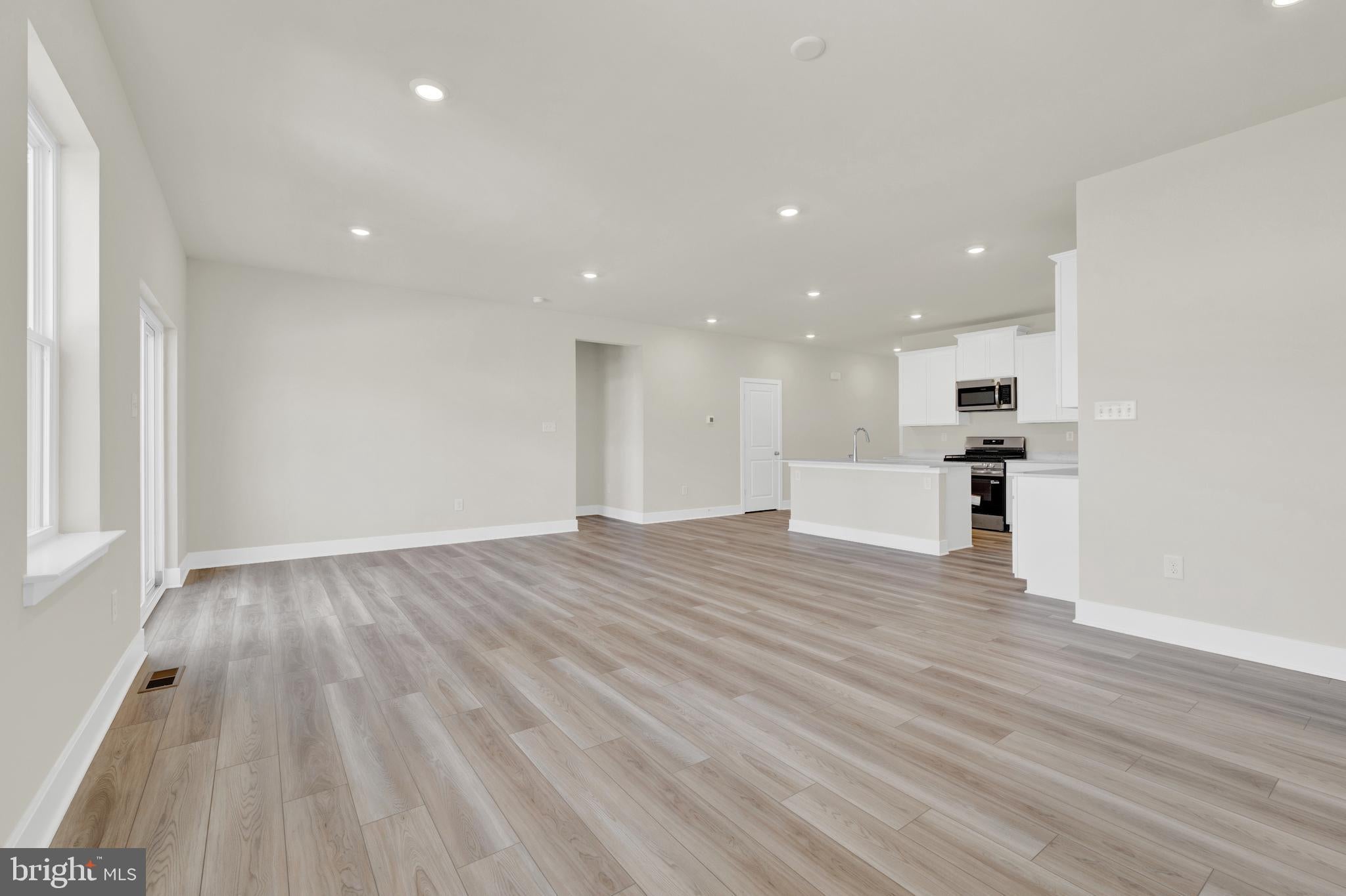 28184 KINGSBURY LANE
